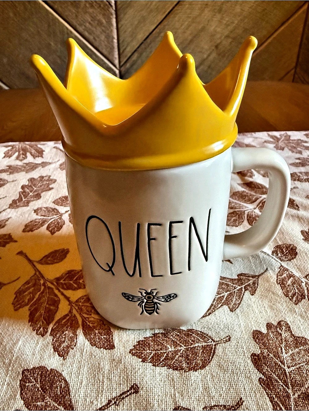 Rae Dunn QUEEN Bee Mug Yellow Crown Lid Topper Unused